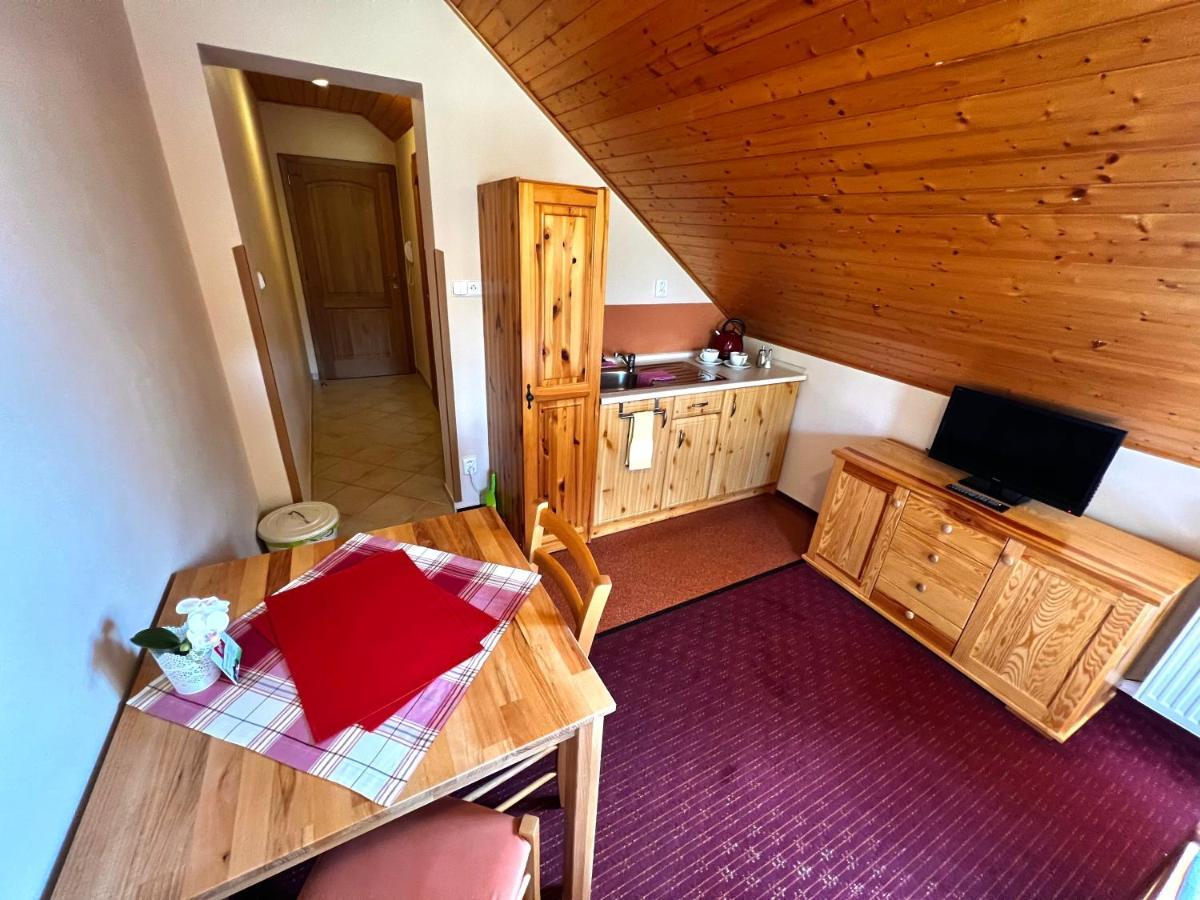 Penzion Zrzka Korenov Bagian luar foto