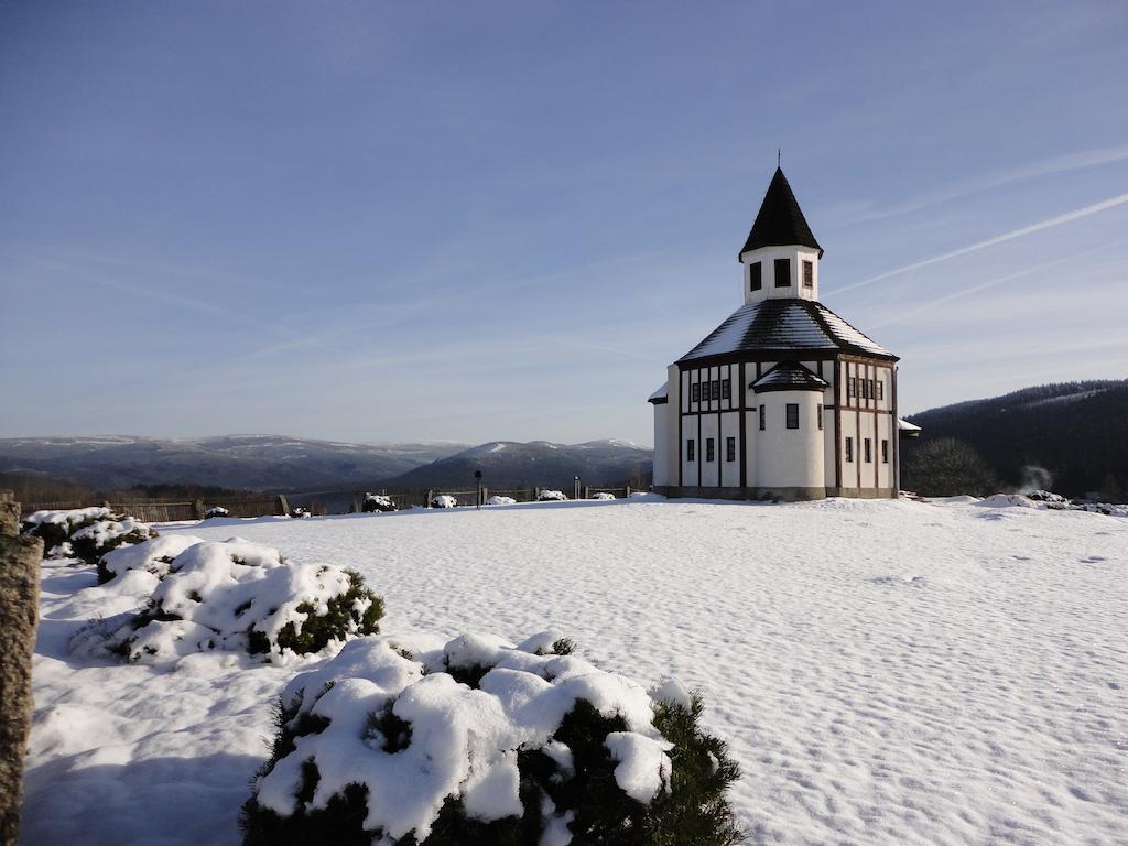 Penzion Zrzka Korenov Bagian luar foto
